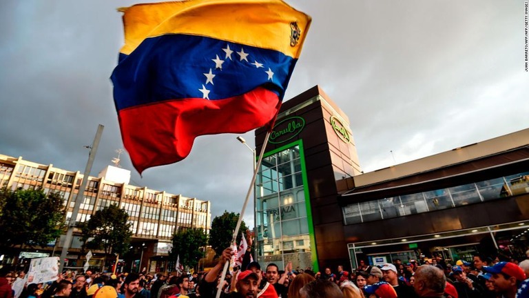 ベネズエラ国内の米国民や米政府職員に対し、国外退去を促す命令や警告が出された/JUAN BARRETO/AFP/AFP/Getty Images