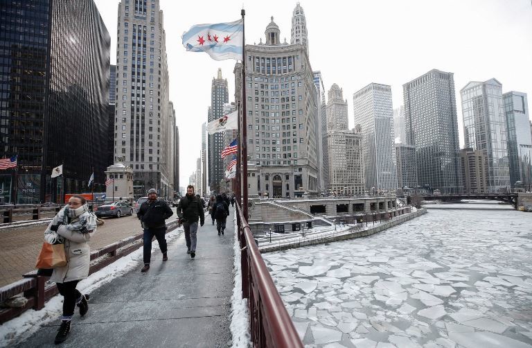 シカゴのミシガンアベニュー＝２９日/Kamil Krzaczynski/EPA/Shutterstock