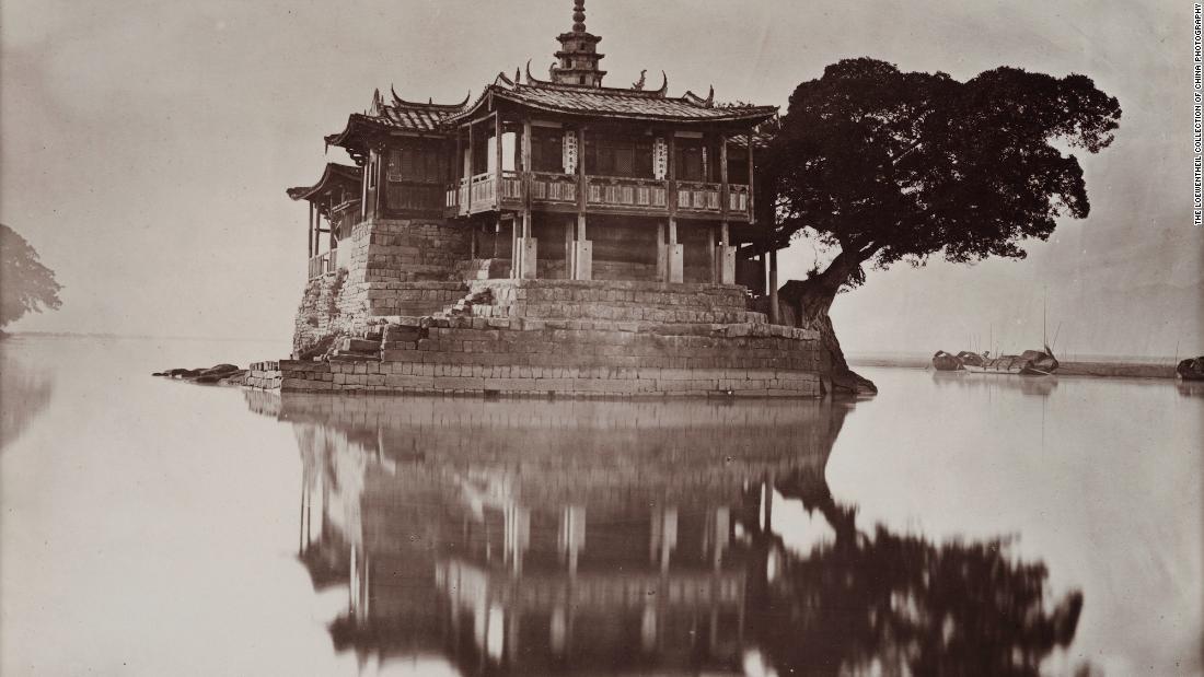 スコットランド人の写真家、ジョン・トンプソンは岷江をさかのぼる旅の様子を記録した/The Loewentheil Collection of China Photography