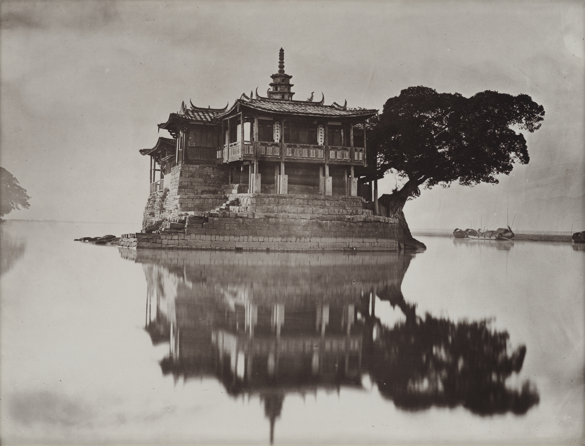 ジョン・トンプソンが捉えた岷江の仏塔＝１８７０年/The Loewentheil Collection of China Photography