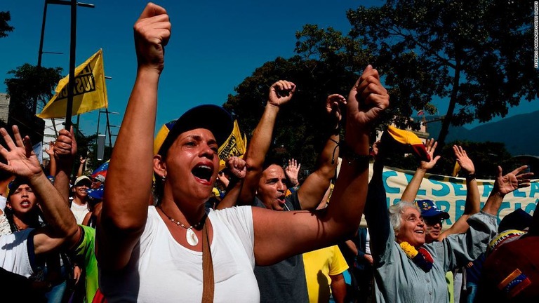 反体制派のデモの様子＝２日、カラカス/Federico Parra/AFP/Getty Images