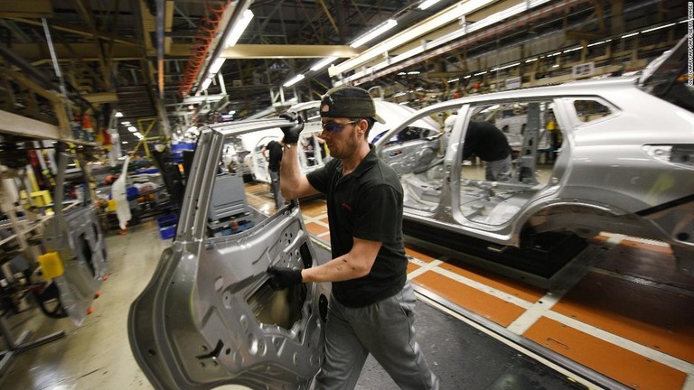 日産自動車が英サンダーランド工場での次期ＳＵＶモデルの生産を取りやめると発表した/OLI SCARFF/AFP/AFP/Getty Images