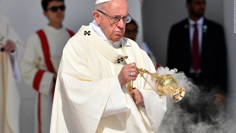 イスラム教誕生の地、アラビア半島でローマ法王がミサを行うのは初めてだという/VINCENZO PINTO/AFP/AFP/Getty Images