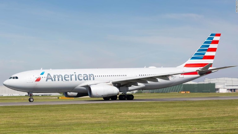 アメリカン航空の機体。同航空の操縦士が離陸直前に逮捕された/Shutterstock