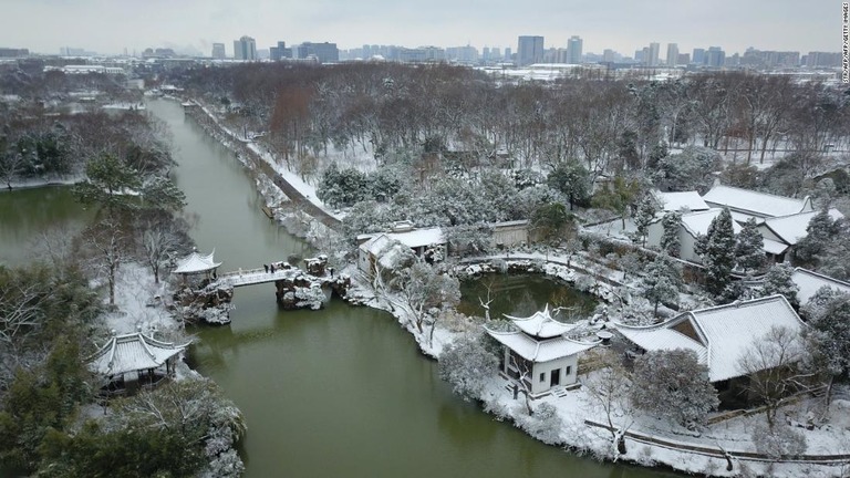 江蘇省など中国各地が降雪に見舞われた/STR/AFP/AFP/Getty Images