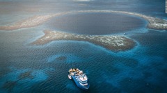 カリブ海の「グレートブルーホール」、調査隊が底の様子を報告