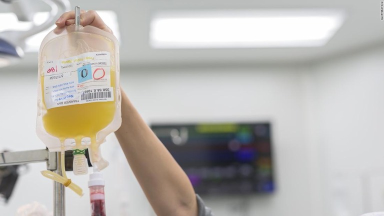 アンチエイジングなどの効果をうたって若者の血漿を注入する療法について当局が警告を出した/Shutterstock