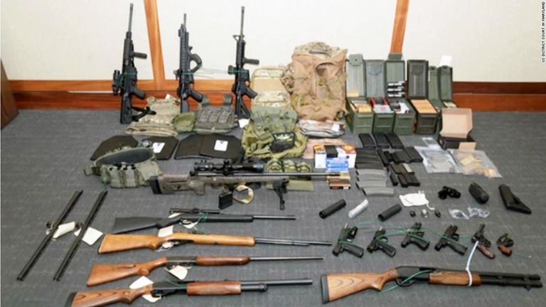 大量殺害を計画していたという沿岸警備隊隊員の自宅から押収した銃器/US District Court in Maryland