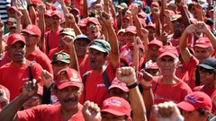 マドゥロ大統領支持者による集会が首都カラカスで開かれた＝２３日