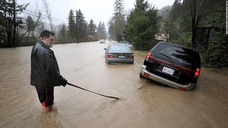 水位はさらに上昇する恐れがあるという/Kent Porter/The Press Democrat via AP