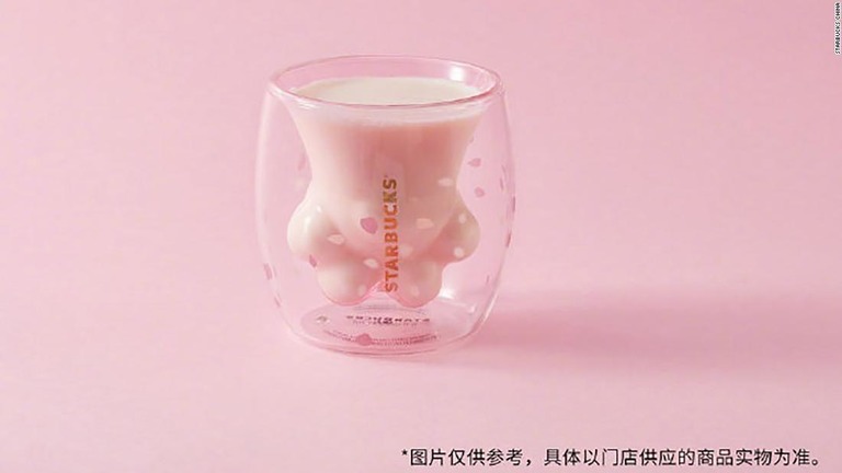 スターバックスが中国で数量限定の「猫の手カップ」を発売し人気沸騰/Starbucks China