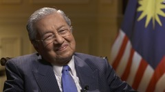 マレーシア首相、不明機の捜索「継続する」　テレビ番組で明言