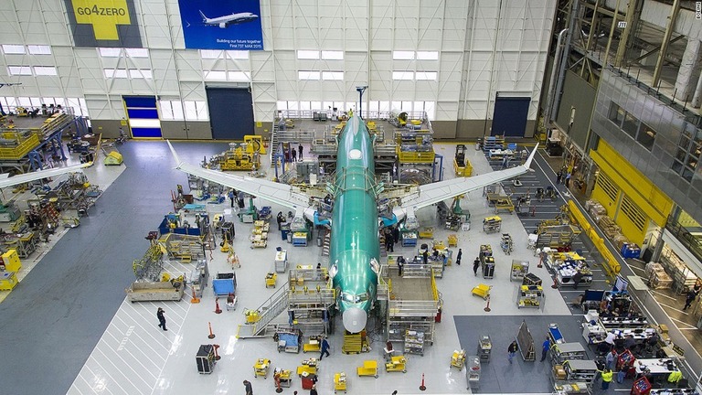 ７３７ＭＡＸ８型機の組み立ての様子＝２０１５年、米シアトル/Boeing