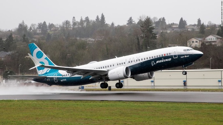 ボーイングの７３７ＭＡＸ８型機が離陸する様子＝２０１６年１月２９日、ワシントン州レントン/Stephen Brashear/Getty Images