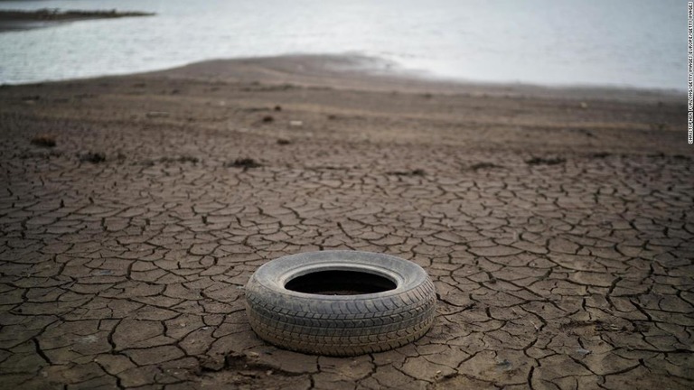 水の使用量を削減するなどの対策を取らない場合、英国が今後２５年で深刻な水不足に陥る可能性があるとの警告が出された/Christopher Furlong/Getty Images Europe/Getty Images