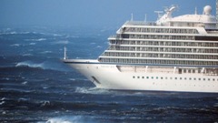 ノルウェー沖で大型客船が故障、乗客乗員１３００人の救出続く
