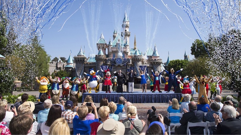 米ディズニーのテーマパークで、園内が全面禁煙となる/Getty Images