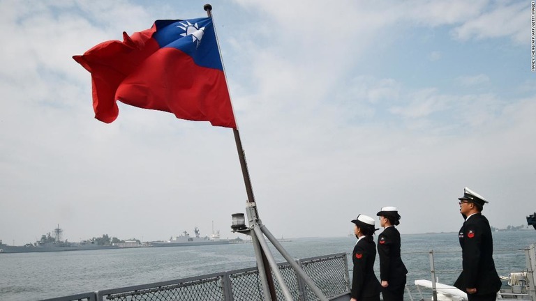 中国軍機が台湾海峡の「中間線」を越えて飛行したとして台湾政府が非難/MANDY CHENG/AFP/AFP/Getty Images