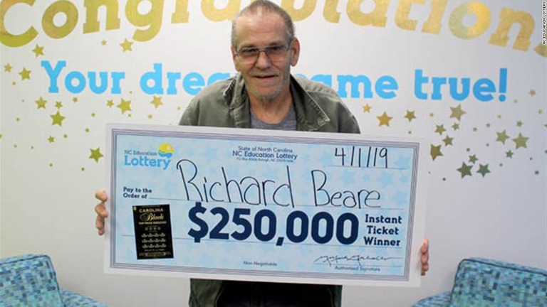 賞金２５万ドルの宝くじに当選したリチャード・ビーアさん/NC Education Lottery