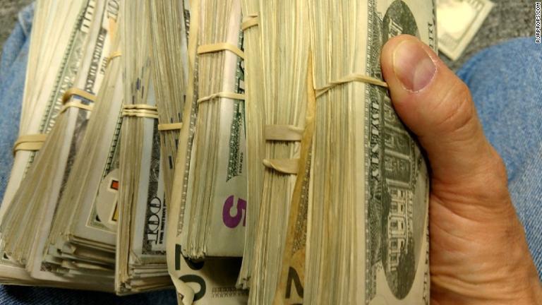 使われたように見せるための偽札。「傷んだ」札は２０ドルに割増料金がかかる/rjrprops.com