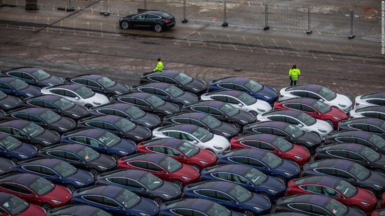 ノルウェーで電気自動車の販売台数が、ガソリン、ディーゼル車を上回った/Odin Jaeger/Bloomberg/Getty Images