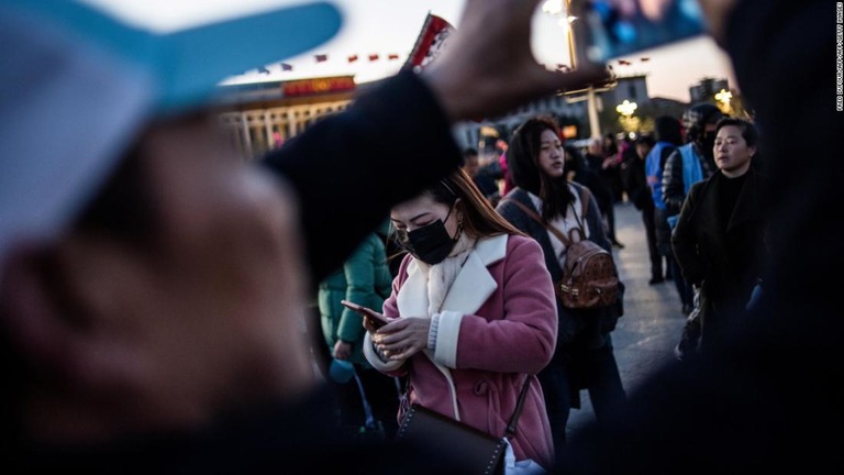北京市が迷惑な観光客を「ブラックリスト」に登録することを検討している/FRED DUFOUR/AFP/AFP/Getty Images