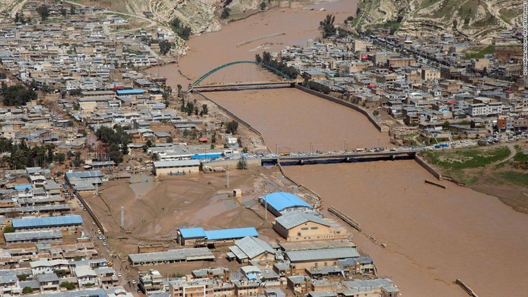 イラン各地で洪水の被害が拡大し、これまでに７０人が死亡した/AZIZ BABANEJAD/AFP/AFP/Getty Images