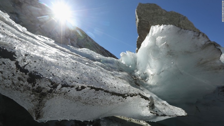 このままのペースで氷が失われた場合、一部地域では今世紀後半のうちに氷河がほぼ消失する可能性がある/Sean Gallup/Getty Images