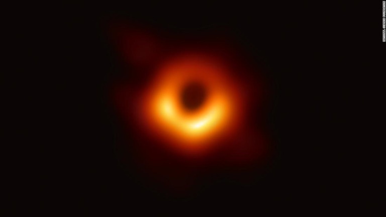 国際的な研究チームがブラックホールの撮影に成功した/National Science Foundation