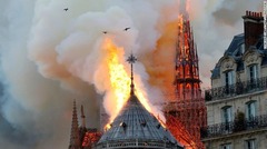 消防当局によると、大聖堂は改修作業中だった