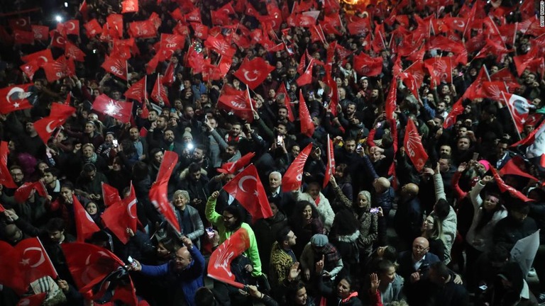 与党・公正発展党（ＡＫＰ）が、イスタンブール市長選について投票のやり直しを求めている/Getty Images