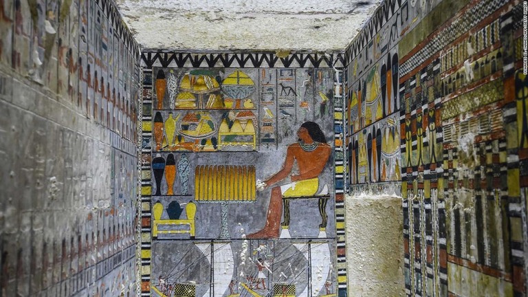 保存状態が良く、色鮮やかな彫刻なども残っている/MOHAMED EL-SHAHED/AFP/Getty Images