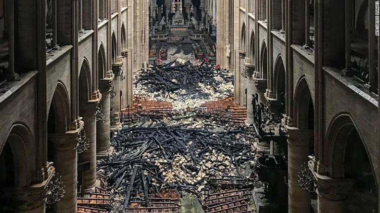 大聖堂の内部の様子＝１６日/AFP/Getty Images