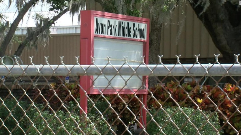 エイボンパーク中学校の女子生徒２人が殺人を計画していた疑いで逮捕された/WFLA