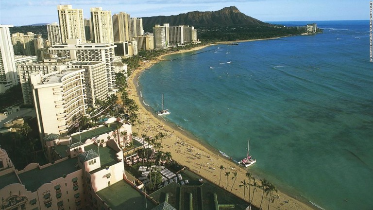 ワイキキビーチの「水没」もありうるとした報告書への対応策を盛り込んだ法案がハワイ州議会を通過した/M. BORCHI/De Agostini Editorial/Getty Images