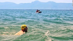 ワニすむ湖を泳いで縦断、５４日かけ世界記録達成　マラウイ