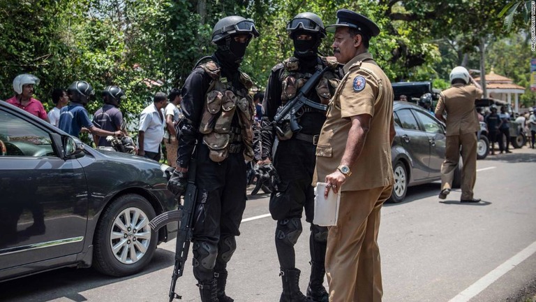 スリランカでは２１日の連続爆発事件以降緊迫した状況が続く/Carl Court/Getty Images