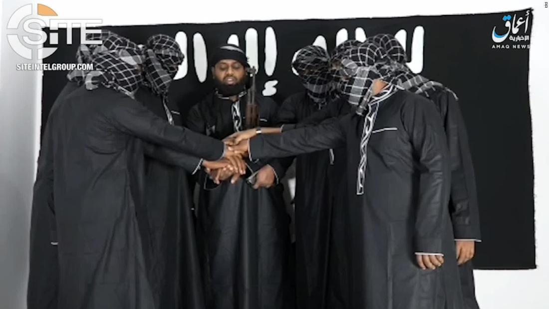 ISISが公開した動画はスリランカ人の襲撃犯と伝えられる8人の男を映していた/ISIS