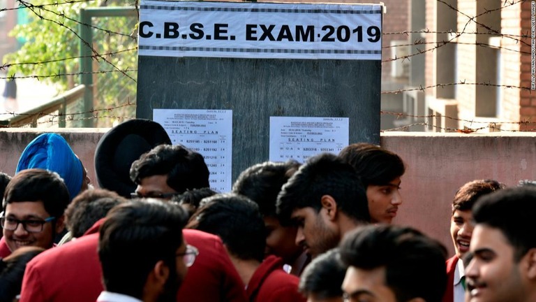 インドで、試験結果の発表を受けての高校生による自殺が相次いでいる/Biplov Bhuyan/Hindustan Times/Getty Images