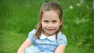 英王室が４歳の誕生日を迎えたシャーロット王女の写真を公開
