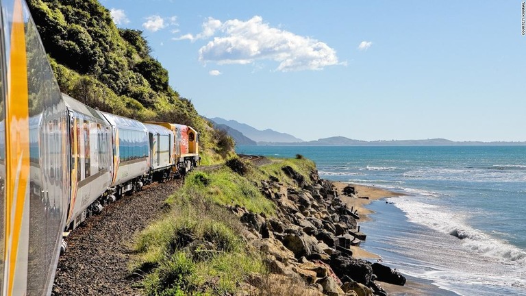大自然の中を走る観光鉄道からオープンデッキの展望車が姿を消すことに/Courtesy KiwiRail
