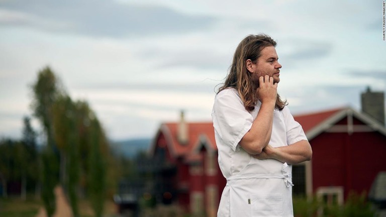 スウェーデンの有名レストラン「フェービケン」を経営するマグヌス・ニルションさん/Courtesy Fäviken Magasinet