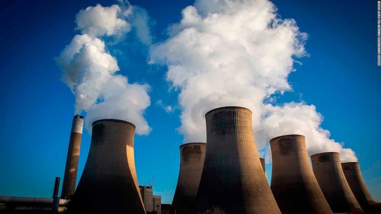 英国が１週間分の電力を石炭以外の発電で賄った/Andrew Aitchison/In Pictures via Getty Images