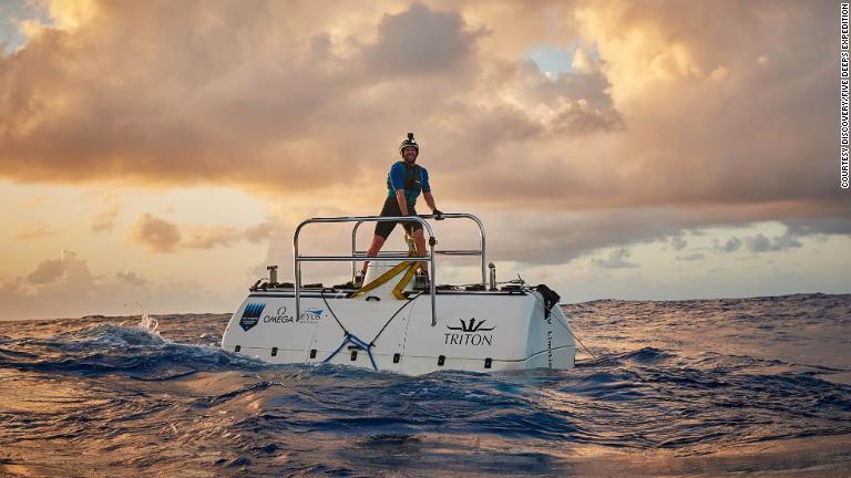 複数回にわたり行った潜水では海中で4時間を過ごした回もあった/Courtesy Discovery/Five Deeps Expedition