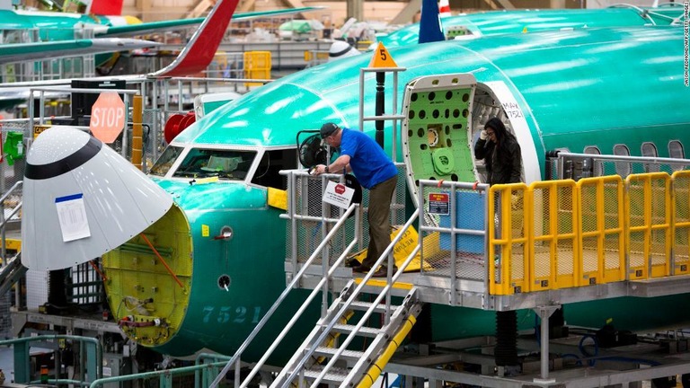 米航空機メーカー大手ボーイングが、４月の受注件数がゼロだったと発表/Jason Redmond/AFP/Getty Images