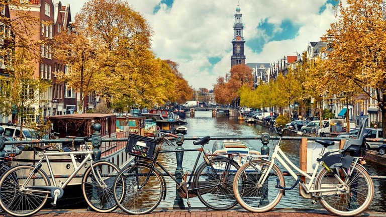 街並みや運河が美しいアムステルダムで、「観光負荷」への対抗措置が打ち出されている/Shutterstock 