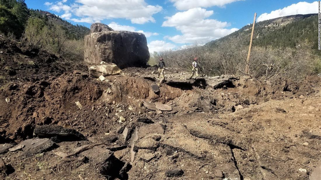 除去には爆破が必要だとみられている/Colorado Department of Transportation