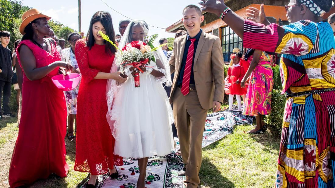 結婚式をあげたリアン・ヨンギュさんとカレン・ヌグンジリさん/CNN