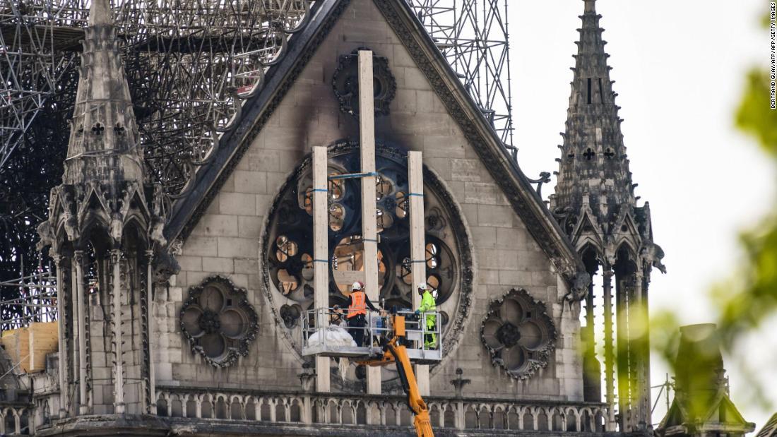 ノートルダム大聖堂の再建に関して、正確な復元を求める法案を上院がまとめた