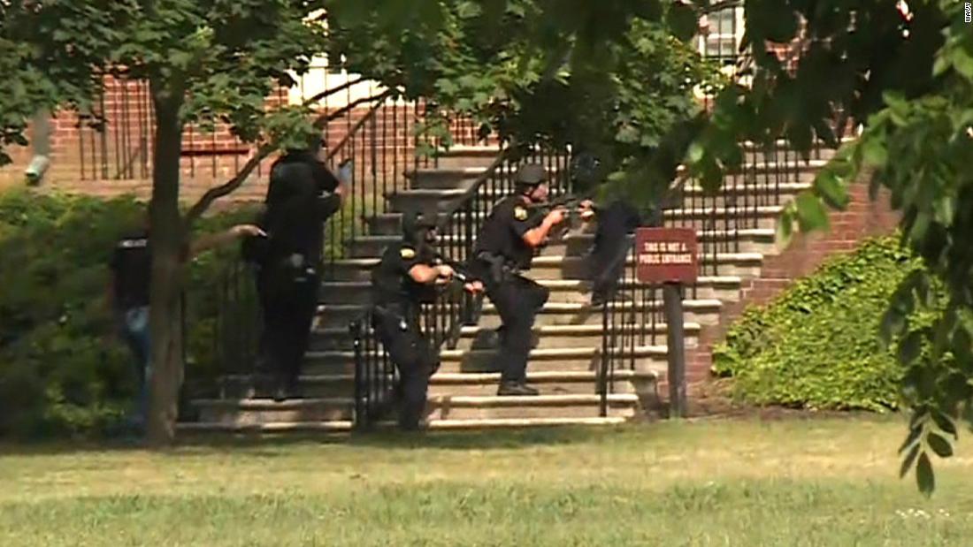 バージニアビーチの市庁舎で銃乱射事件が発生、11人が死亡/WAVY